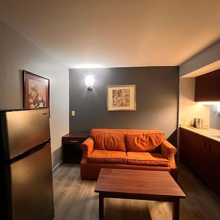 Blisspoint Inn & Suites, Northwood Екстер'єр фото