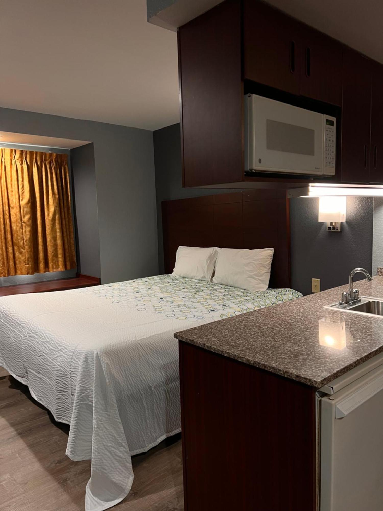 Blisspoint Inn & Suites, Northwood Екстер'єр фото